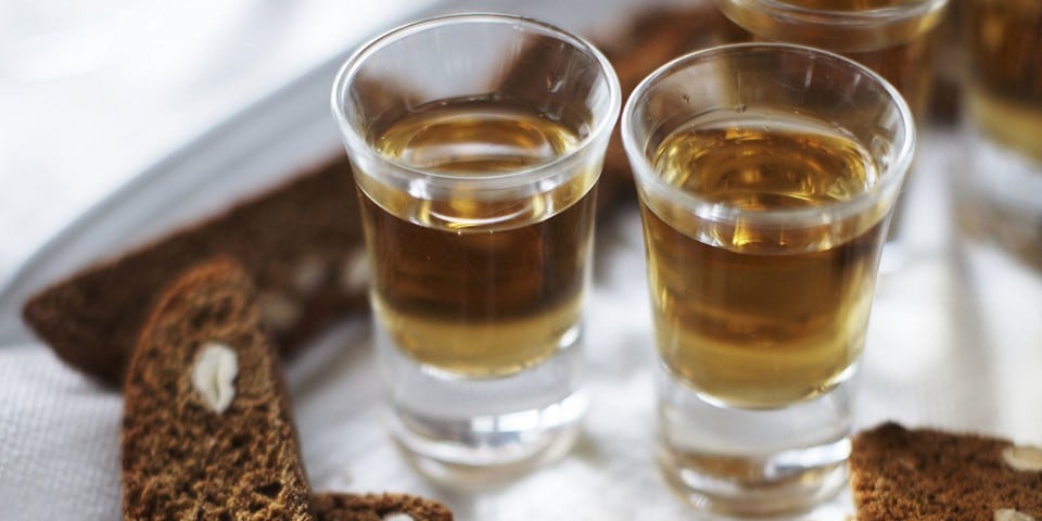 Амаро (Amaro) – алкогольный напиток, ароматизированный различными травами