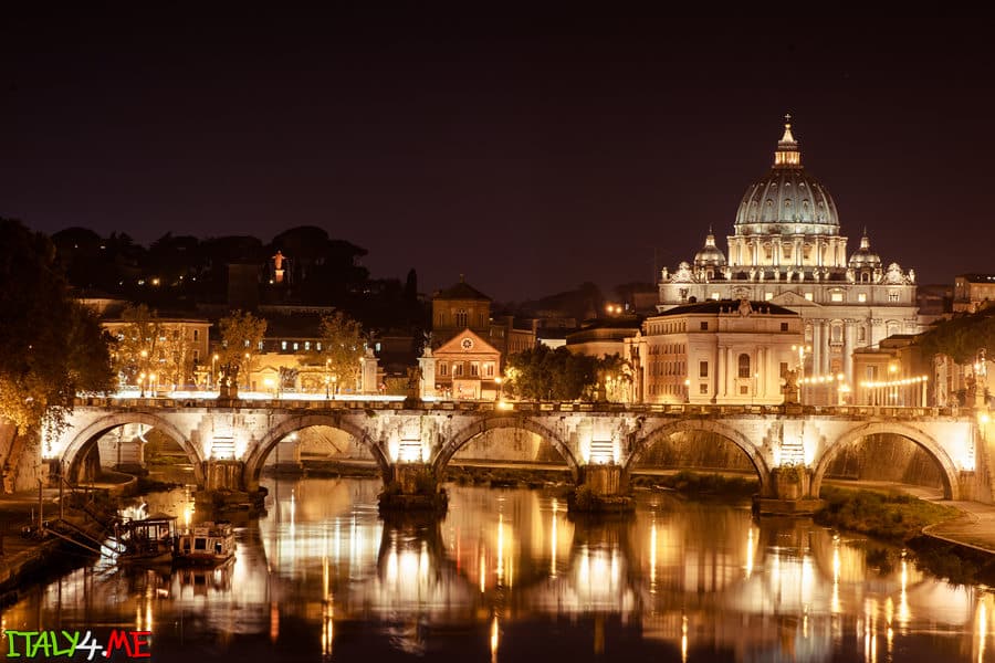 Вид на Ватикан ночью со стороны реки Тибр