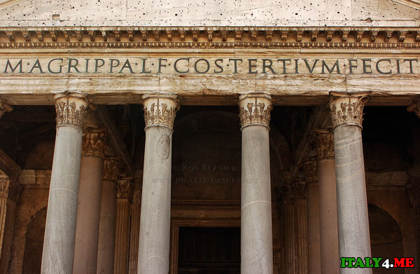 вход в Пантеон колонны