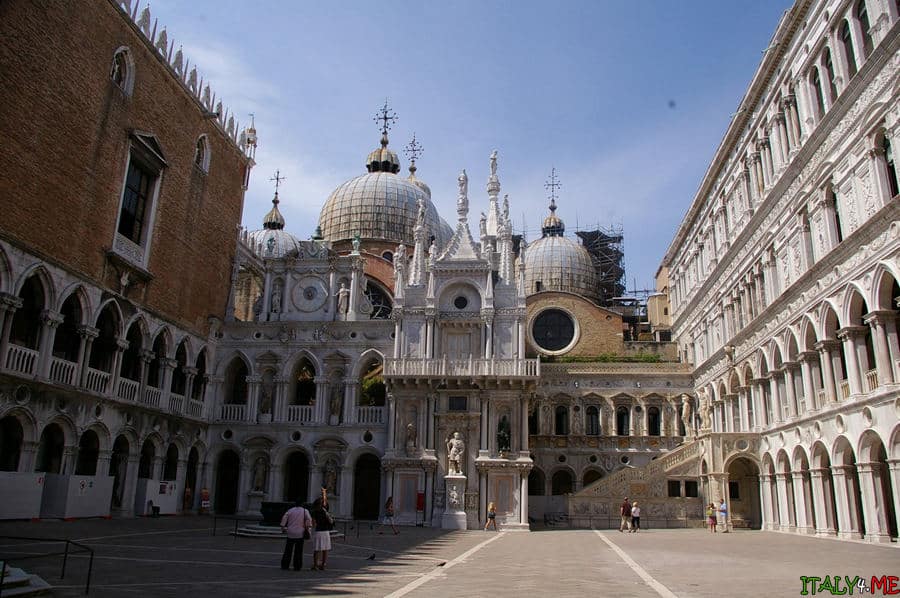 Дворец Дожей в Венеции летом