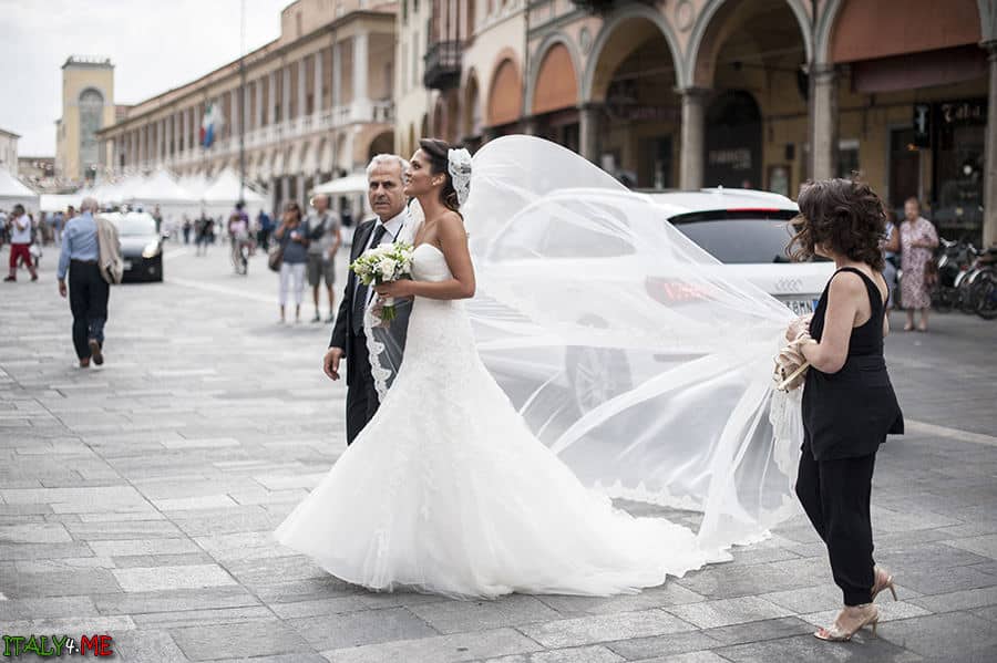 Итальянская свадьба собор Duomo di Faenza в городе Фаэнца