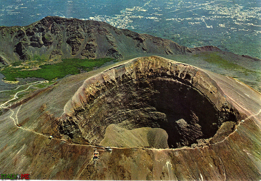 krater-vylkana-vezyvij-v-italii