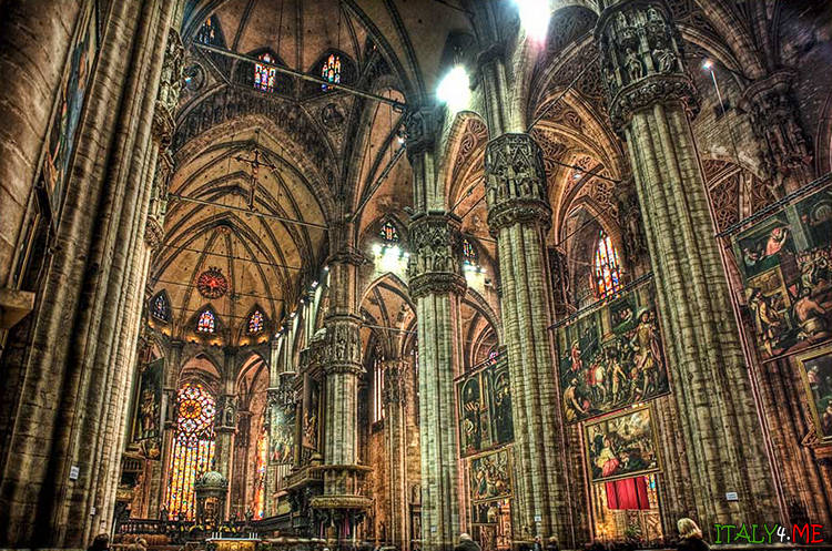 Интерьер внутри собора Дуомо в Милане