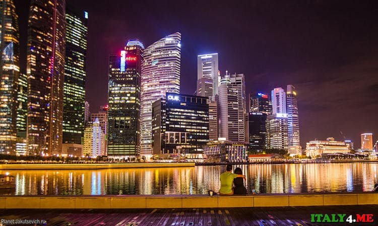 Ночной Сингапур - набережная отеля Марина Bay Sands