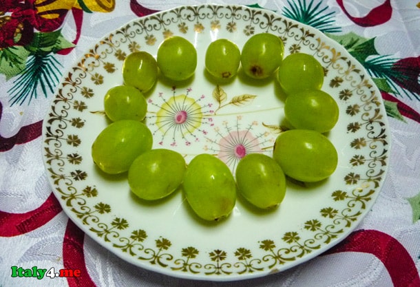 twelve grapes Italian New Year's Eve Tradition