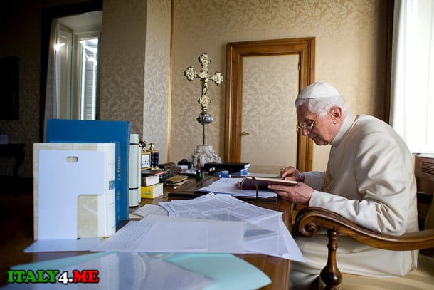 папа Бенедикт в летней резиденции