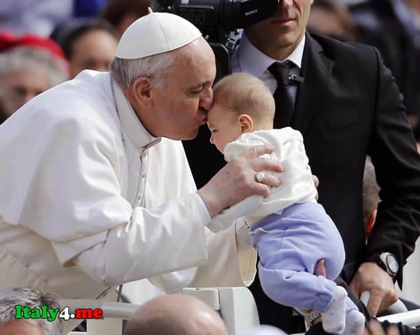 пара Римский Франциск и ребенок