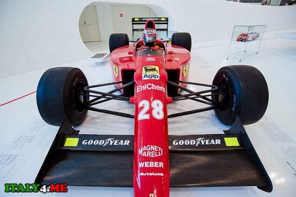 Ferrari F1-89 в музее Феррари Модена