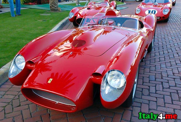 красная Ferrari 335 s 