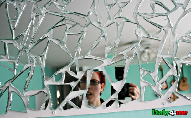 итальянские приметы – не смотреться в разбитое зеркало