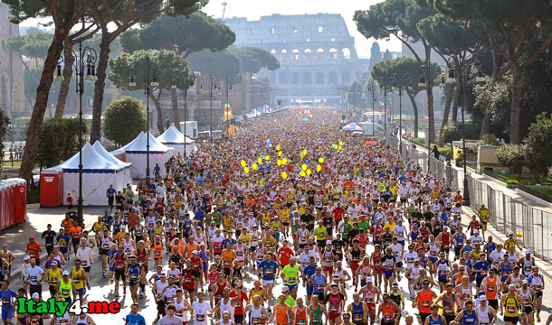 марафон в Риме бегуны у Колизея