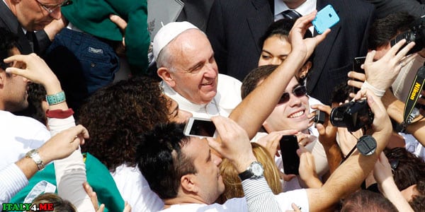 Папа Франциск селфи
