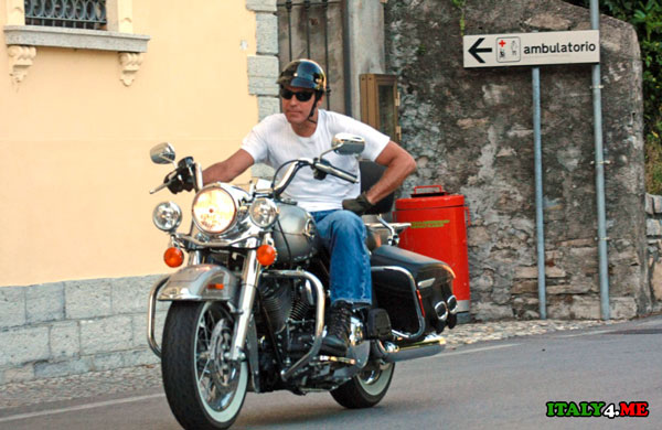 Клуни в Италии на мотоцикле