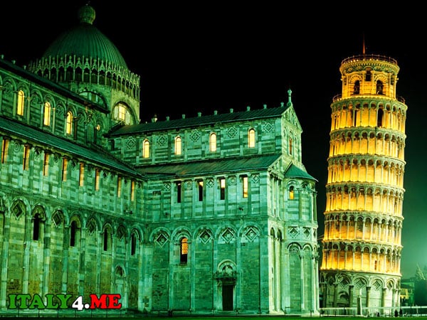 Пизанская башня и собор ночью