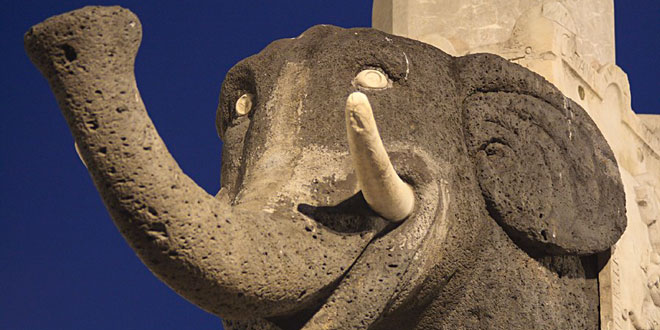 Памятник Слону в Катании из вулканической лавы