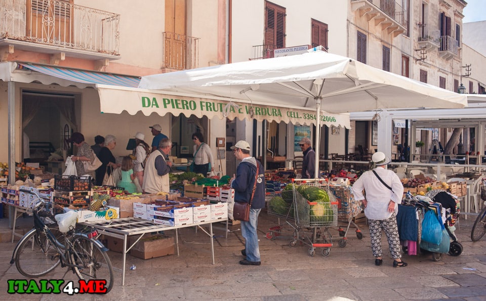 Продуктовый рынок Остров Фавиньяна Италия