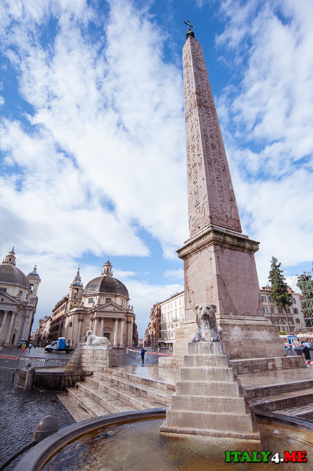 Древний обелиск на Народной площади в Риме