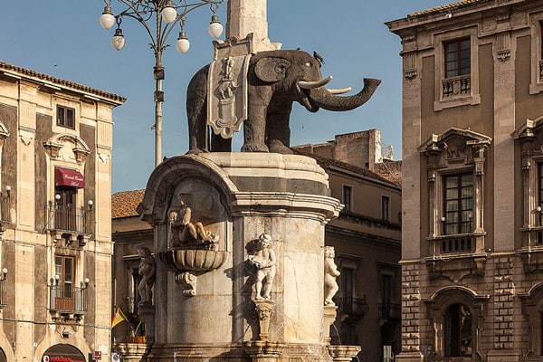 Слон в Катании на центральной площади