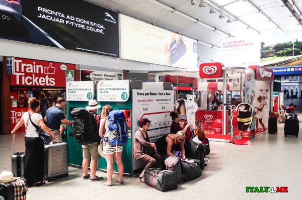 автоматы-для-самостоятельной-покупки-билетов-на-поезд-аэропорт-Фьюмичино