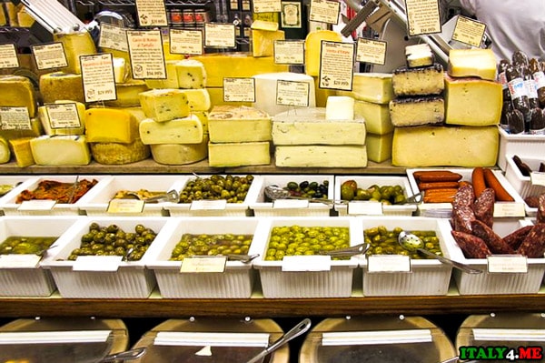 итальянский-рынок-с-сырами