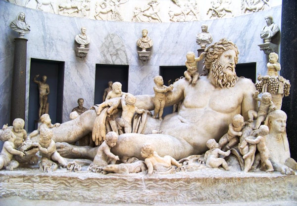 скульптуры времен Древней Греции и Римской империи в музее Кьярамонти Ватикан