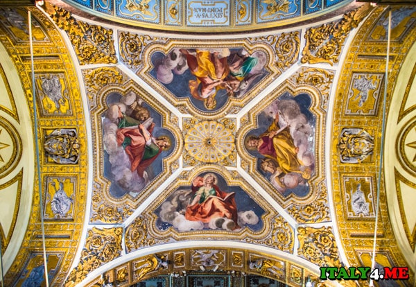 Santa Maria Maggiore картины на потолке