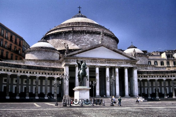 Строительство базилики Сан-Франческо ди Паола в Неаполе