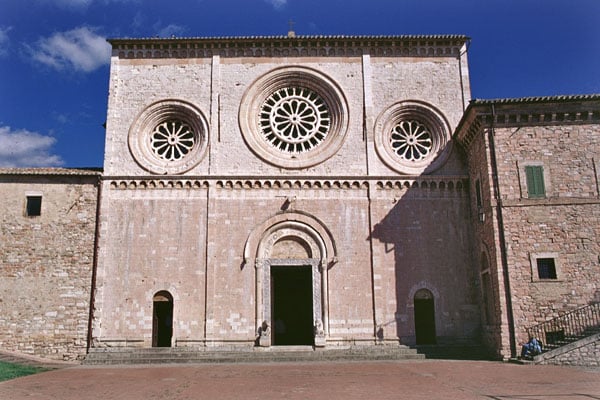 Ассизи - Аббатская церковь Святого Петра