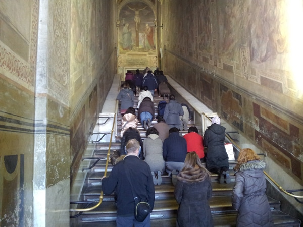 Святая лестница в Риме - Молельщики