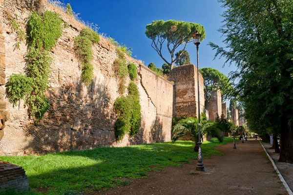 Стена Аврелиана в Риме
