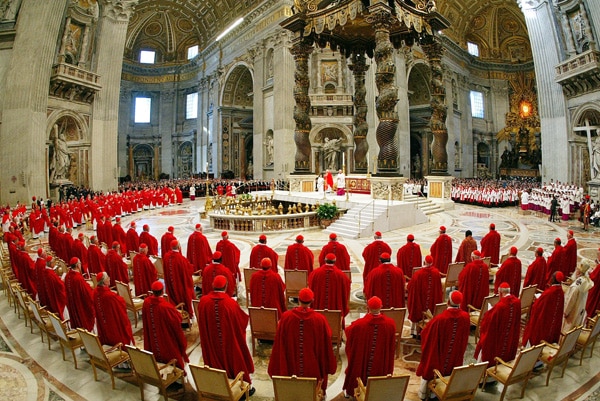 Балдахин по проекту Бернини в соборе святого Петра Ватикан