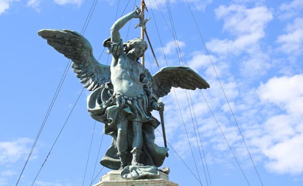 Замок Святого Ангела в Риме - Бронзовая статуя архангела Михаила