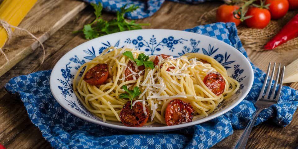 Спагетти с сушеными томатами