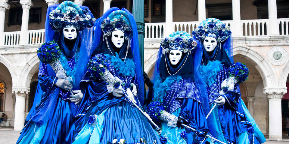 Оригинальные костюмы для дам на Венецианском карнавале