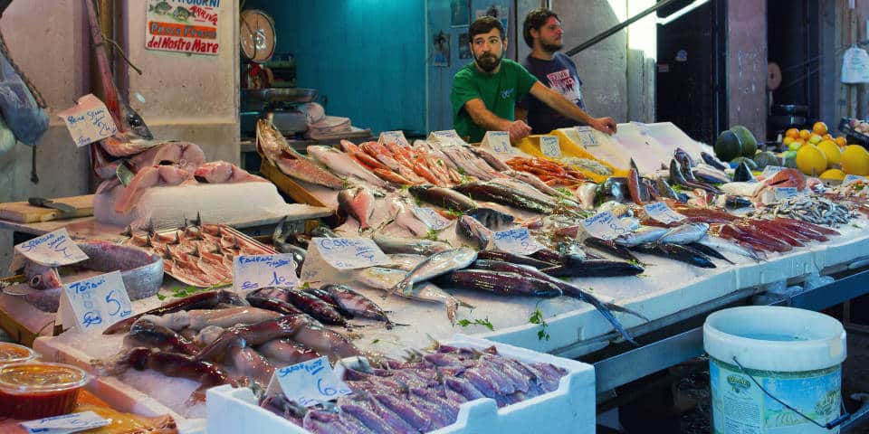 Продавцы рыбы в Италии