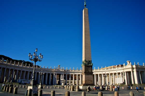 Обелиск на площади Святого Петра