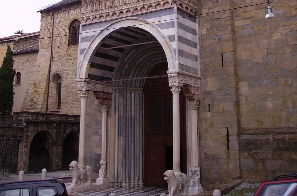 «Ворота розовых львов» (Porta dei Leoni rossi)