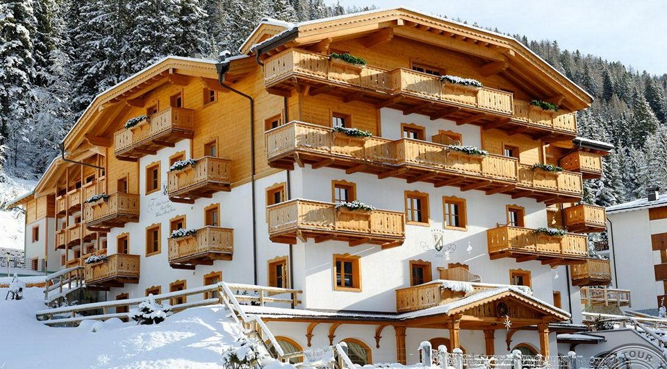 Отель CHALET на горнолыжном курорте Мадонна ди Кампильо в Италии