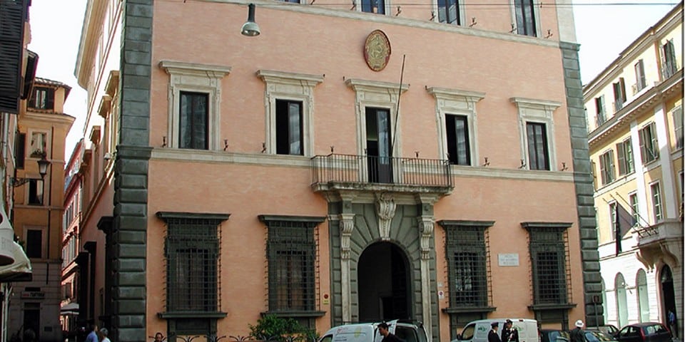 Дворец Карпенья в Риме