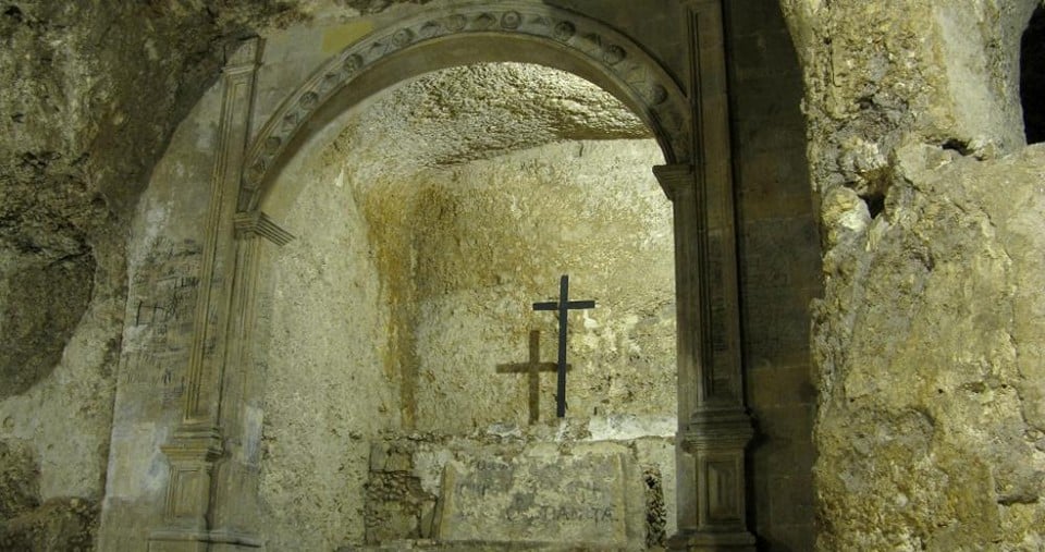 Пещерный склеп и церковь святой Реституты