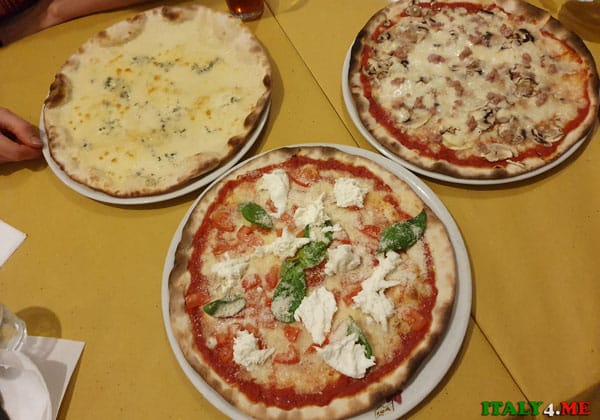Пицца Маргарита и Четыре сыра в римской пиццерии Pepitos