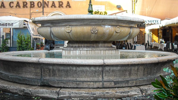 Фонтан Кампо де Фьори (Fontana di Campo de' Fiori)