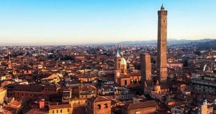 Две падающие башни в Болонье – Азинелли и Гаризенда