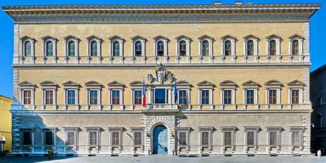 Палаццо Фарнезе в Риме