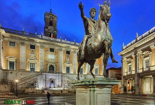 конная скульптура императора Марка Аврелия на Капитолийской площади в Риме