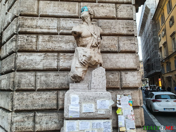 Talking statue in Rome