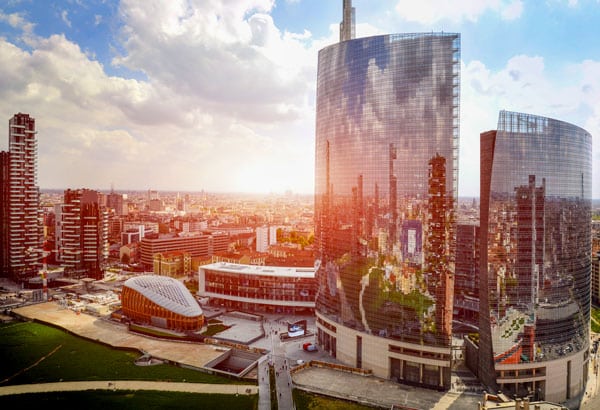 Вид из квартиры Боско Вертикале на деловой центр Милана