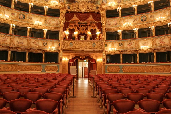 Интерьер оперного театра Фениче в Венеции