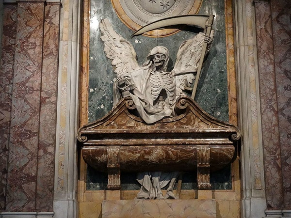 мраморный похоронный памятник кардинала Чинцио Альдобрандини (Cinzio Passeri Aldobrandini) базилика Сан-Пьетро-ин-Винколи в Риме