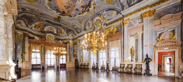 Бальный зал в дворце Ка-Реццонико Венеция